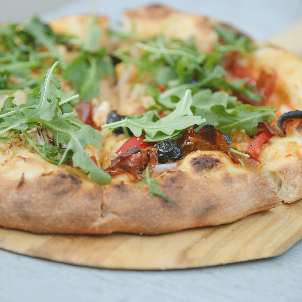 -- ENG-- At H&amp;W we know all the best places for you to enjoy an authentic Italian pizza!
-- ITA -- Un consiglio su dove andare a mangiare un'ottima pizza? Da H&amp;W possiamo aiutarti anche con questo!
-- RUS -- В H&amp;W мы знаем лучшие места с аутентичной итальянской пиццей ;)