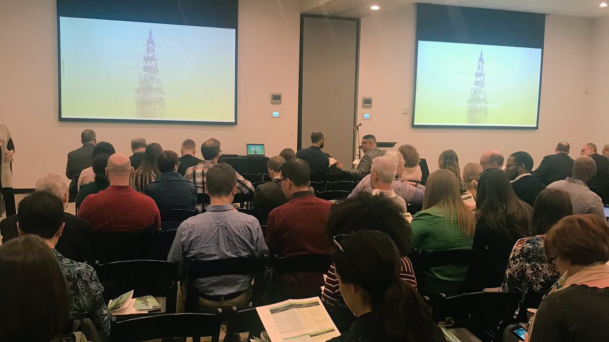 KateWarrenCLE's tweet photo. Room filling up at #DataDaysCLE2018 ! https://t.co/fiI20ghK3A
