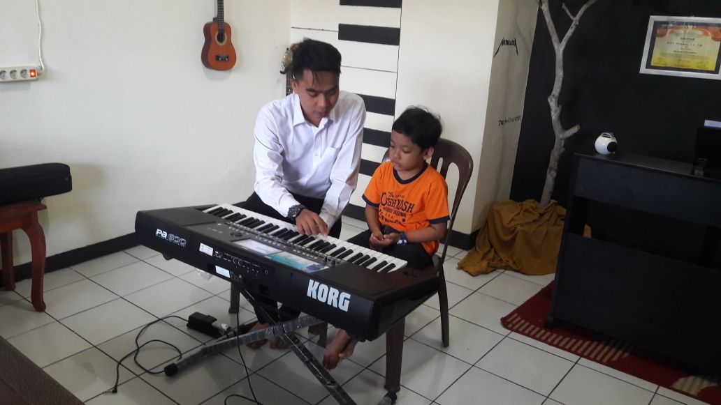 Kursus musik dengan harga murah at Pelangi Music area probolinggo kota. Info : 087754602176