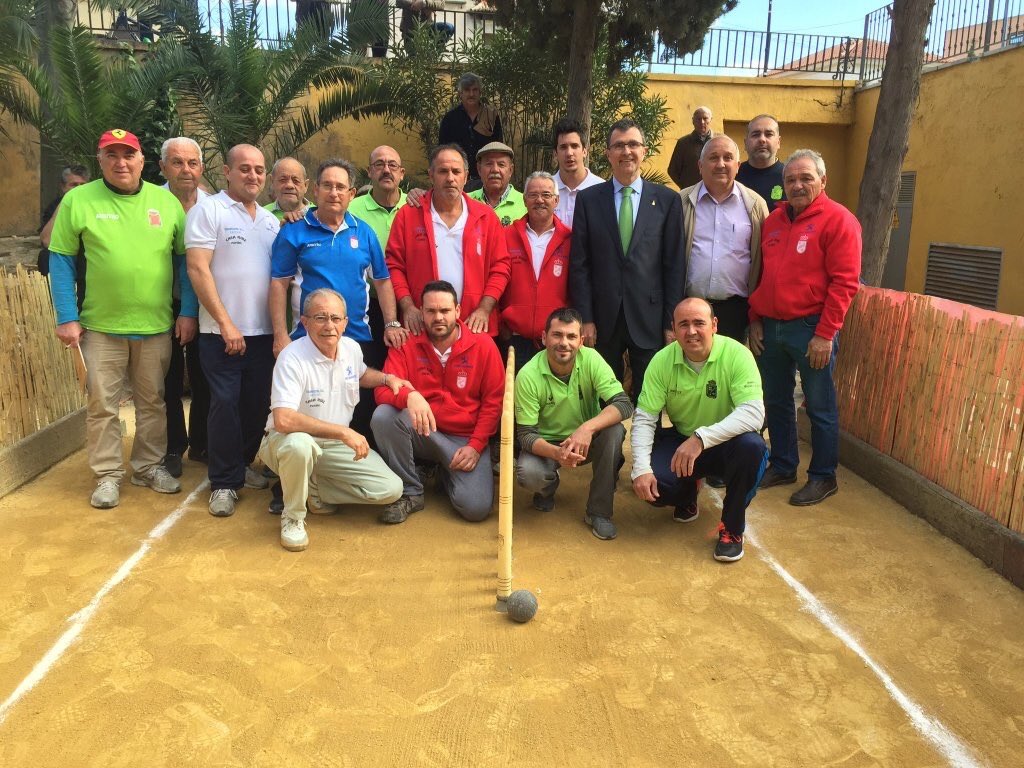 semplante's tweet photo. Se echa de menos el "tradicional" Campeonato de BOLOS HUERTANOS en el malecón, por la no autorización de @Ballesta_Murcia y/o @AytoMurcia así como la exhibición el día del @BandoHuerta o el reportaje de @7murciaconecta en @La7_tv 
@RAICESMURCIANAS
@huermur
@LaOpiDeportes https://t.co/qvc19Mrjhj
