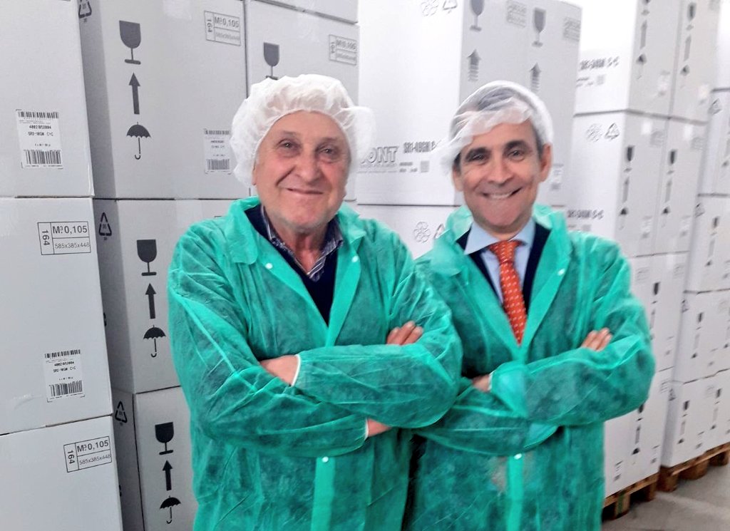 GPManzella's tweet photo. A Pontinia con Nelso Mazzer 'patron' della #Icont. Prima impresa italiana per crescita e 50a in Europa nelle classifiche @FT, porta contenitori di alluminio made in @RegioneLazio in 35 paesi del mondo. https://t.co/IUAd3DJKY5