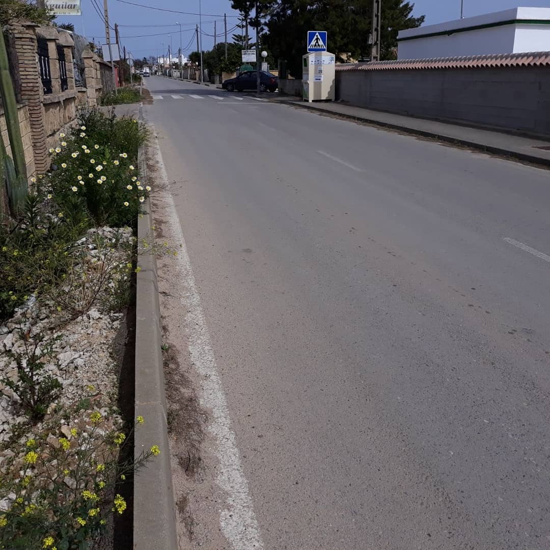 psoeconil's tweet photo. Ayer visitamos Barrionuevo, en esa zona de Conil se va a invertir dinero a través del Programa INVIERTE de la Dipu de Cádiz, gobernada @Irene_Garcia_M Esperamos que las obra sean rápidas, y solucionen los problemas de los vecin@s, a la hora de desplazarse a pie por su zona. https://t.co/p9rJmPZcCi