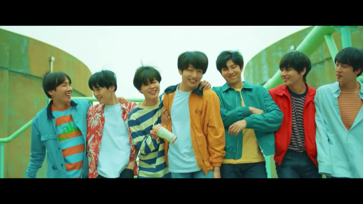 TheHeneralLuna's tweet photo. This made my day 🔥

#Euphoria #LoveYourself_Wonder #WHISTLE200MPARTY https://t.co/KE6OmOBDhV