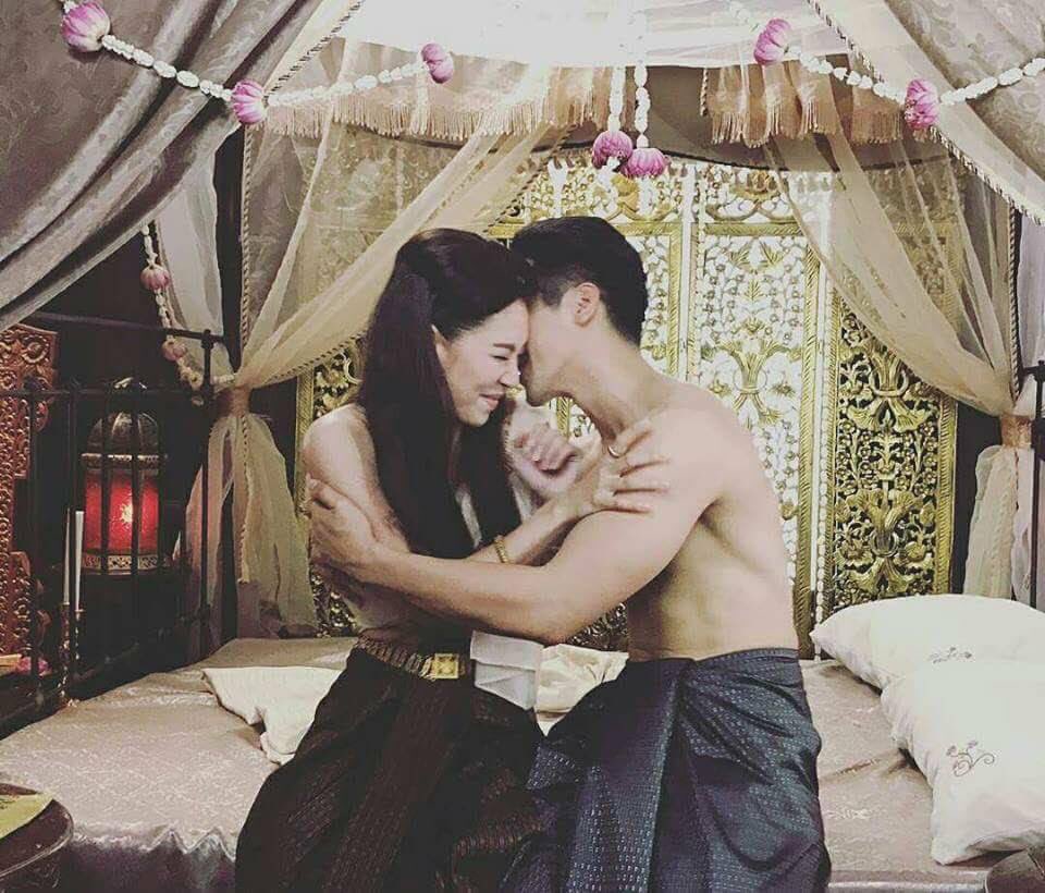 VTaldee's tweet photo. คุณพี่จะสอนโล้สำเภาแล้วหนา ข้าเขิลลล😶😶

#โล้สําเภา  #บุพเพสันนิวาส https://t.co/yVnm4N0Pfi