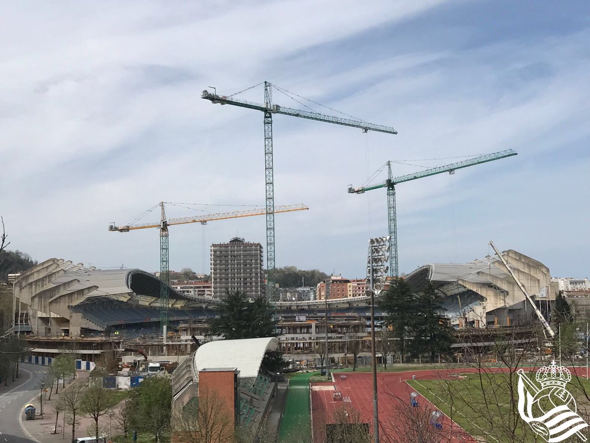 RealSociedad's tweet photo. 📸 El fondo sur sigue avanzando y creciendo 🏟 #FuturoAnoeta https://t.co/0QimUmLM3r