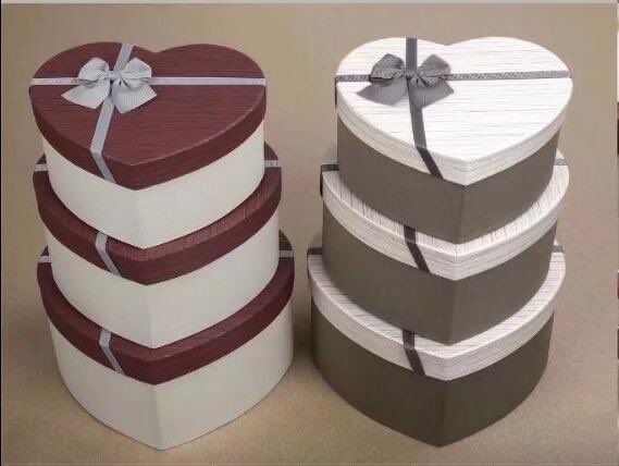 Tonglepacking's tweet image. Heart shaped gift boxes with 3 pcs per set#nestedgiftboxes #stackedgiftboxes #papergiftboxes #heartshapedgiftboxes #woodbackground #customgiftboxes #rigidgiftboxes