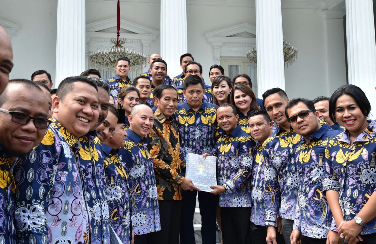 jokowi's tweet photo. Di semua negara maju memiliki wirausaha di atas 14%. Kita sekarang ini angkanya masih 3,01%. Pemerintah mendorong lahirnya pengusaha-pengusaha muda untuk terlibat pembangunan -Jkw https://t.co/EXzZLDTDgy