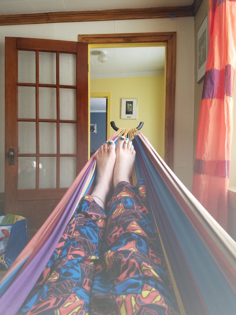 RTWBarefoot's tweet photo. If anyone wants me, I'm in the hammock avoiding the snow!! https://t.co/pG5OAn4FbB