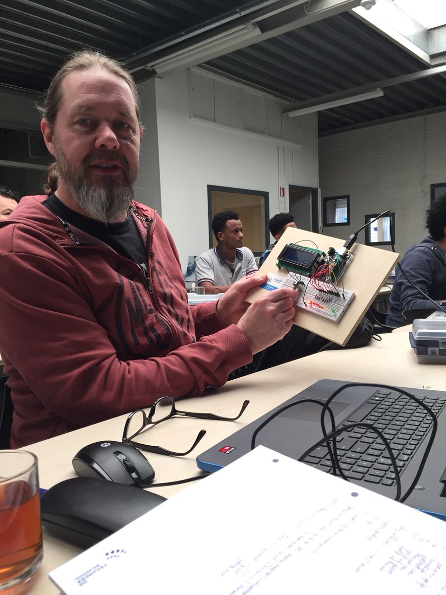 _techniekschool's tweet image. Deze week zijn onze deelnemers van &apos;De sleutel tot succes aan de slag gegaan met besturingstechniek. Dit blijkt toch nog lastig... Inmiddels na drie dagen toch al grote slagen gemaakt. Super goed gedaan!