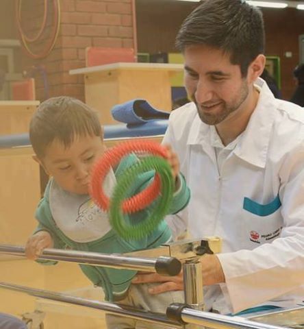Teleton's tweet photo. 🎈Un cariñoso saludo a los Terapeutas Ocupacionales de #Chile, que con amor ayudan a mejorar la calidad de vida de muchas personas! Y en especial un abrazo a los terapeutas de #Teletón, que nos ayudan a construir un país más inclusivo!❤️ #DiaDelTO #DíaDelTerapeutaOcupacional https://t.co/uEv5Br1LOu