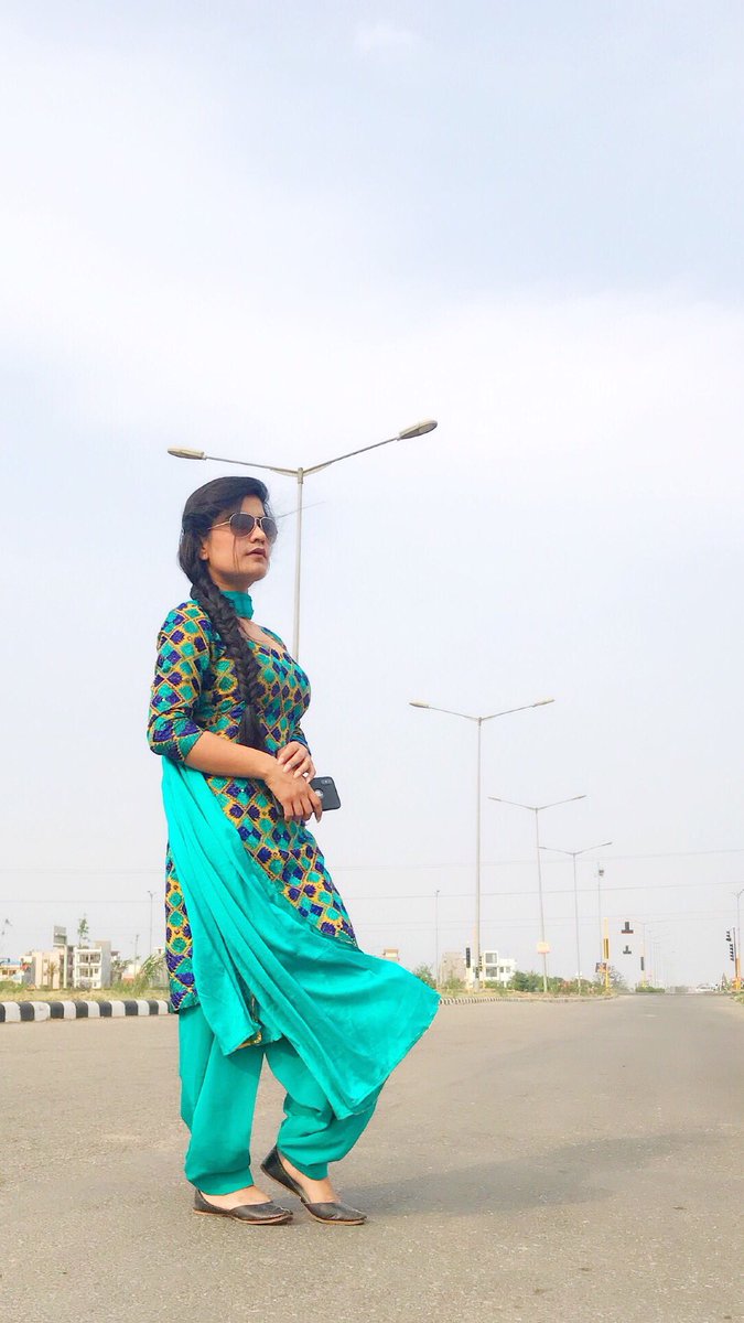 KaurBmusic's tweet image. Sardara Meri Lambhi ਗੁੱਤ ne🐍🔥