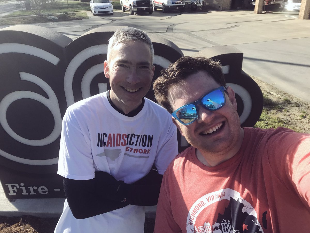 leestorrow's tweet photo. Last long run before Flying Pirate Half. @damonseils &amp; I stumbled on 4 pianos at @unc! #IAmCurrent #ArtsEverywhereUNC https://t.co/BHCkM3IQwG