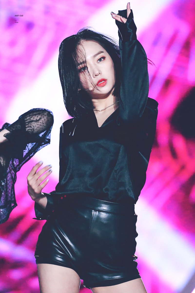 justcuz810's tweet photo. 180404 울산 쇼챔피언1 

#CLC #YEEUN
#씨엘씨 #장예은 #예은 
#블랙드레스 #BLACK_DRESS 

you drive me crazy🔥

https://t.co/Ked3EjeoDa https://t.co/1cbpBwc2np