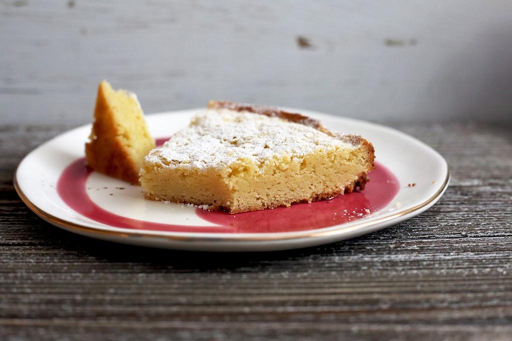 Looking for something different for dessert? How about a squidgy Swedish cake that might surprise you!  curious.stratford.edu/2018/04/02/a-s… (TM) #Curious #dessert #cake