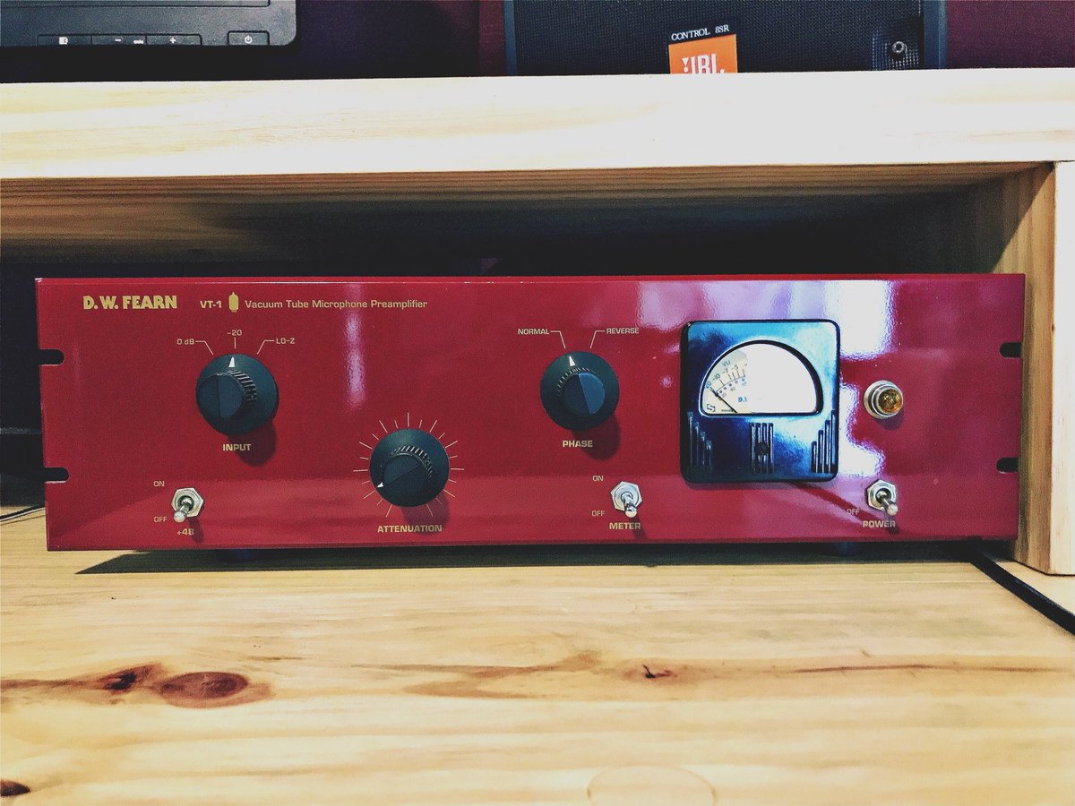 DiegoDrexler's tweet photo. El #estudiodelasnaranjas en plena producción. Cosecha 2018: Abundancia de naranjas y canciones. Ayer con los #travelinivin’s comenzamos la grabación de nuestro EP.
Nuevos desafíos, nuevas canciones, las mismas ganas de siempre!
#irvincarballo #flechabuono #gavilan #diegodrexler https://t.co/p940R26UIq