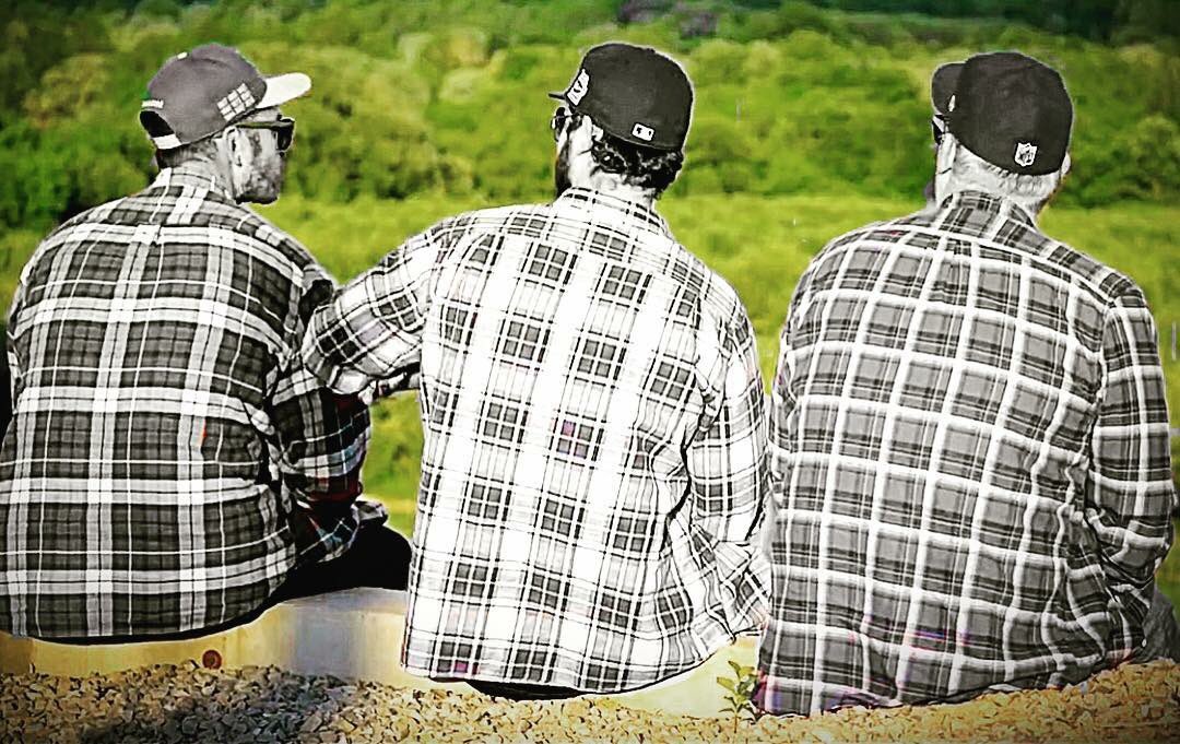 HandsomeNaked's tweet photo. #tbt to a lil road trip to Wisconsin to shoot this classic: https://t.co/9FbJQEcrbp
.
.
#FunnyTypeRap #Chicago #comedy #rap #morehits #comingsoon #musicvideo #thegroup #squad #plaid #dailyhustle #content https://t.co/j9JbGgjg6a