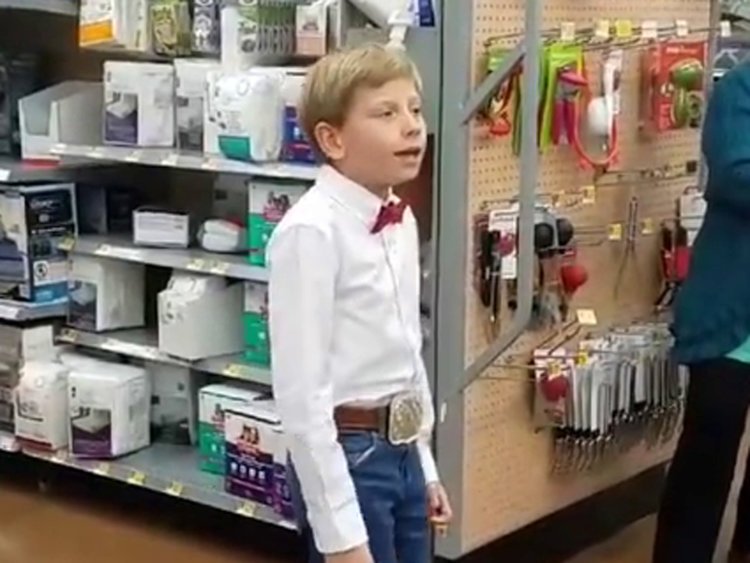 inbetweenyotoes's tweet photo. yall seen that kid yoddlin' n' walmart, that's gasssss https://t.co/szFQC3rTg1