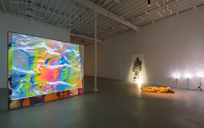 akimboart's tweet photo. Movie sets, props, and extras all come into play for #JuliaFeyrer's exhibition that emerges as a sculptural and immersive trailer, now on view #CatrionaJeffries Gallery. @steffbao reviews at https://t.co/zmT7HMp4w7 #artreview #contemporaryart #Vancouver #Vancouverart https://t.co/oDrKYcQVVd