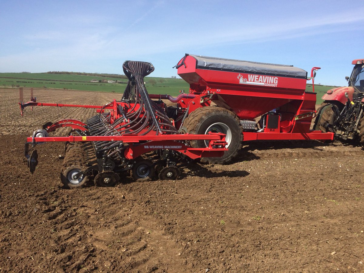 Weaving_Mach's tweet photo. A sight for sore eyes!! Drilling in Saffron Walden #GDDrill #weaving #GD #farming #spring #bluesky #drilling #springdrilling https://t.co/eiIKq5B7wp
