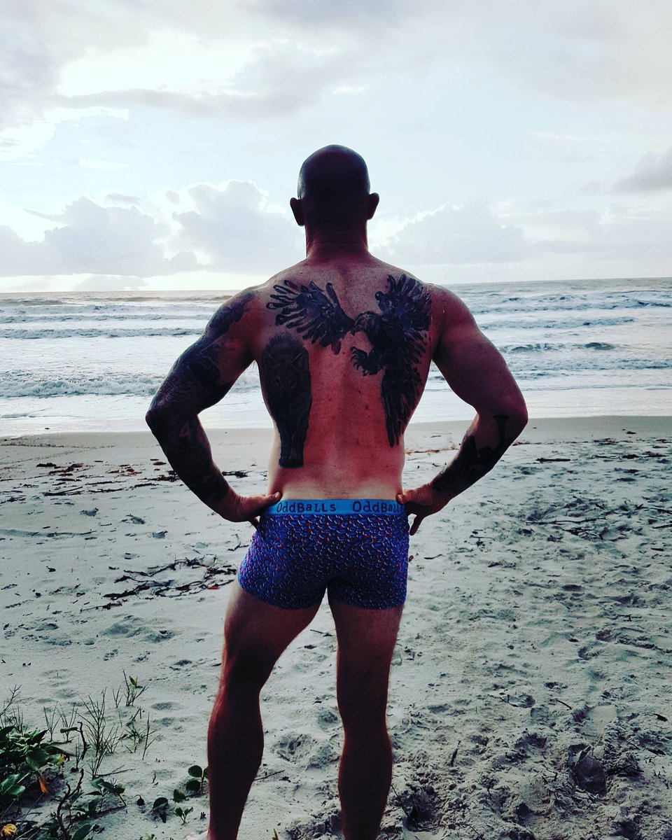 myoddballs's tweet photo. Throwback Thursday to @KeithSenior4 showing off his Oddballs on the beach! https://t.co/UnFbZYFw2N