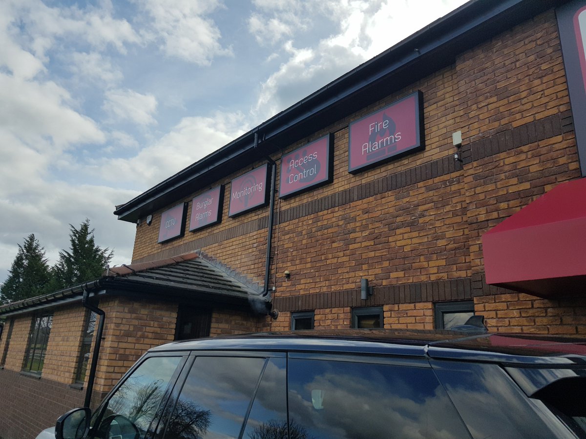 SignworldGroup's tweet image. We have really enjoyed working with @crmprvntnsrvcs helping them get noticed from the A55 during the day and night with illuminated lightboxes #signage #northwales #chester #LED #illumination