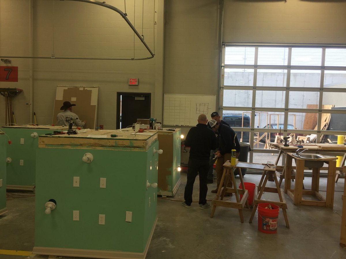oatcconstruct's tweet photo. Thank you Brown Restoration, Summit Homes,and Inspired Homes for coming in to help grade and give the students feedback on their latest project doing wiring, Sheetrock, patching, trim and painting. @KCHBA @KansasCityNARI https://t.co/1ICh3px2oN