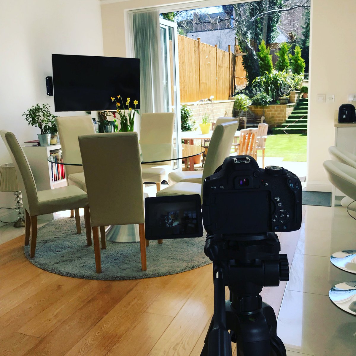 Here’s a sneak peak at our latest property coming to the market soon 📷☀️🏡 #Ealing #haart #selling #property #comingsoon #newtothemarket