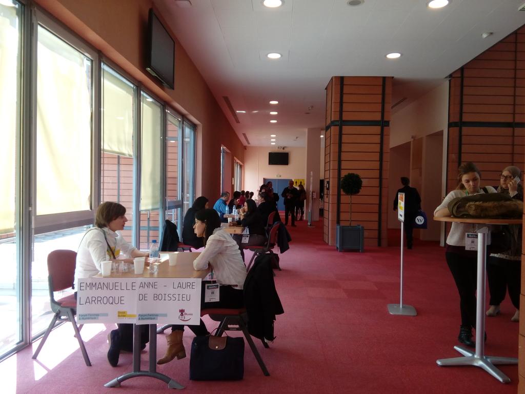 SocialBuilder's tweet photo. [Forum Femmes &amp; Numérique #SIdO18 ] La journée continue ! Sessions de mentorat en cours avec des professionnel.le.s du numérique et de l'insertion professionnelle #FemNum https://t.co/Urp00rrT9q