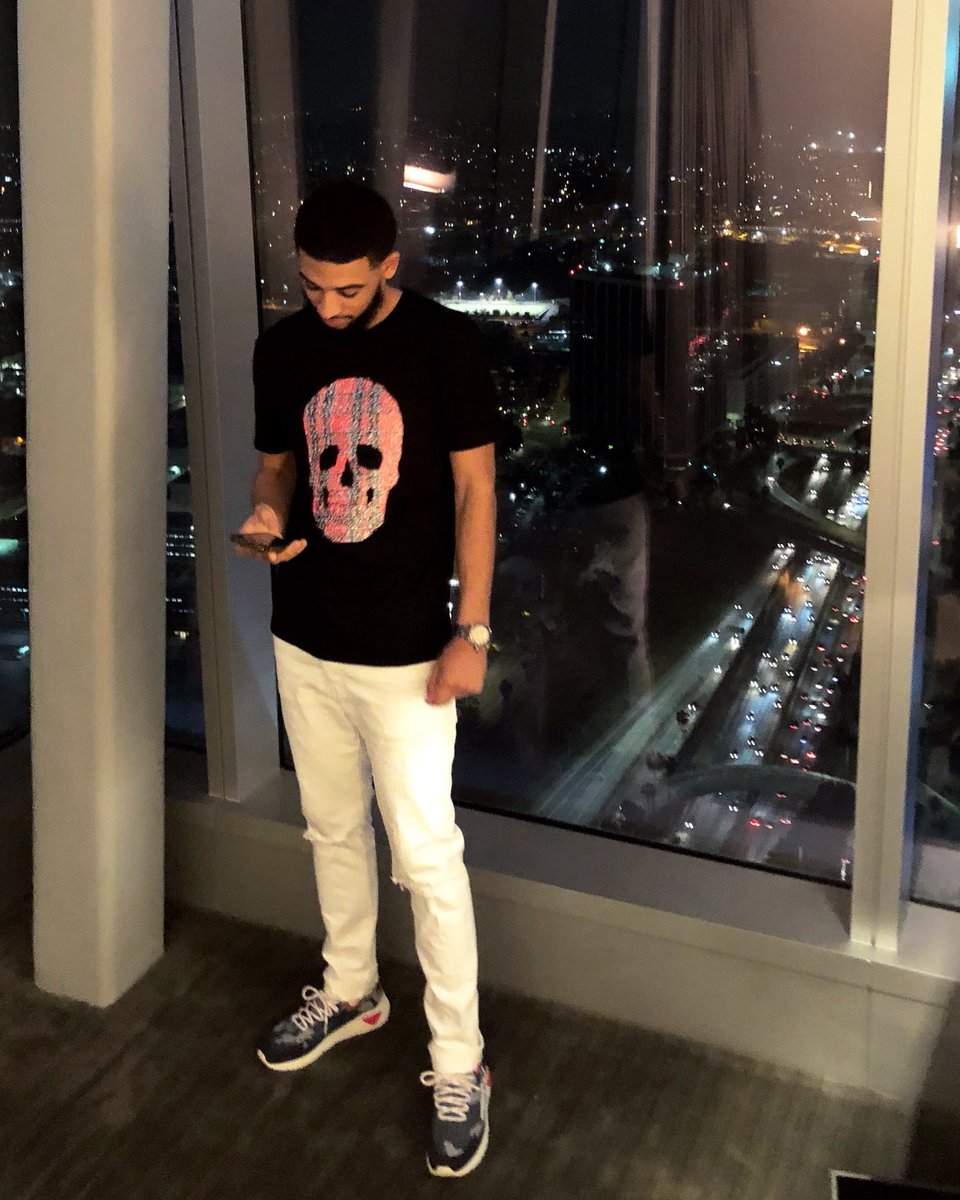 MostFamousKD's tweet photo. 🍾 https://t.co/Ml9XdqAdql
