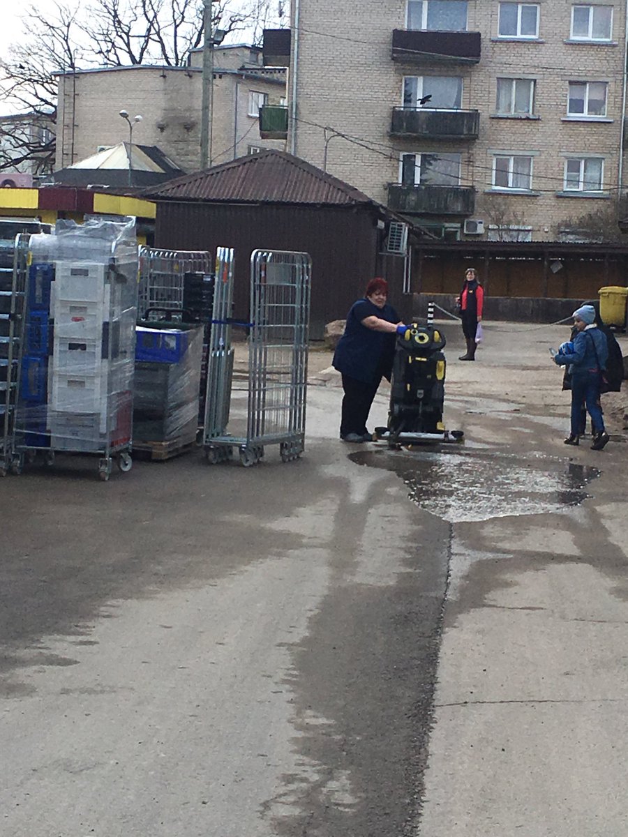 ligoooo's tweet image. Vai @IecavaLV jāpārvērš par veikala noliktavu un samazgu izgāztuvi?