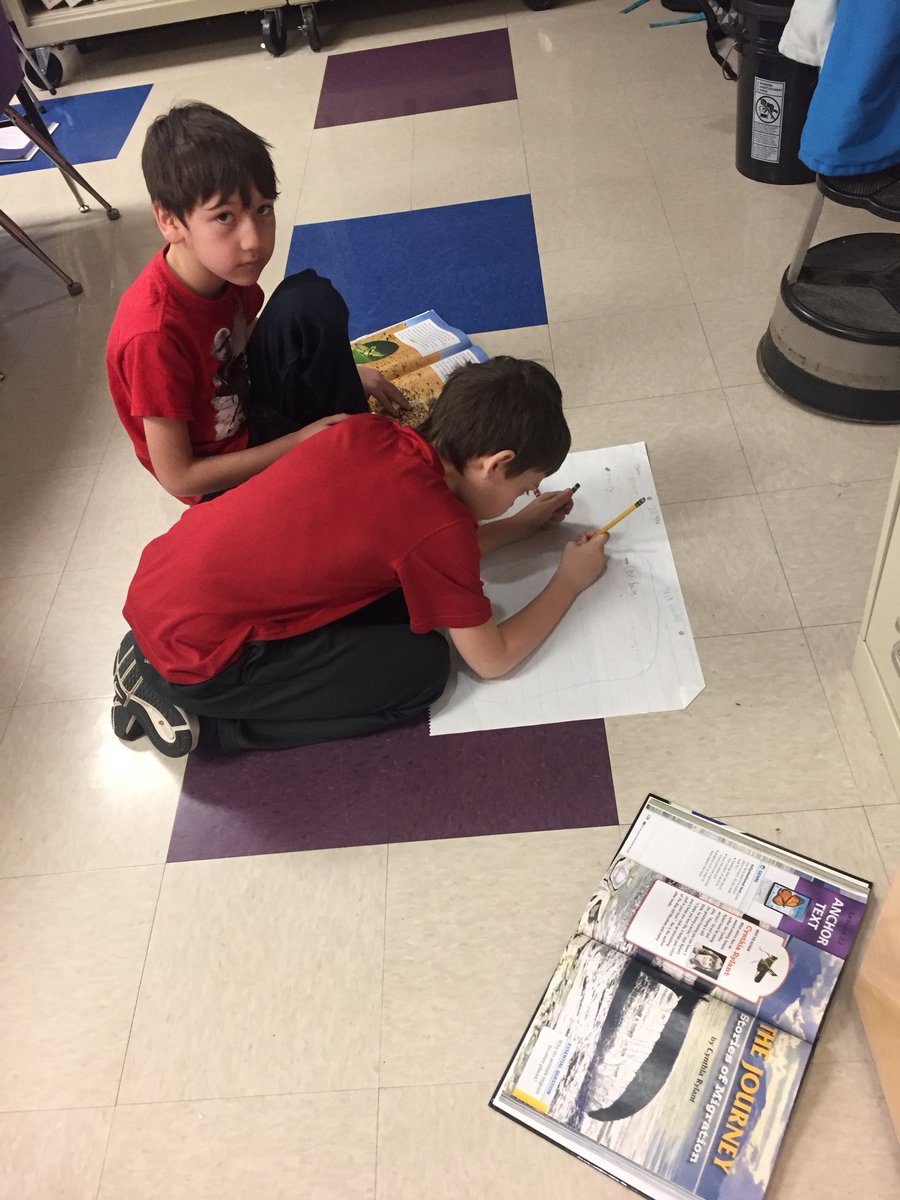 mrs_dinkel's tweet photo. Comparing and Contrasting creatures that migrate this morning! @SheridanUSD475 https://t.co/ZRScgh1p18
