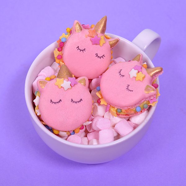 Cake_Angels's tweet photo. It's Unicorn Day on Monday! 🦄 Celebrate with these cute macarons 😍 Our recipe is here https://t.co/s9k6u1jErt 😄 You can buy our Rainbow Sprinkles and half price Lemon Frosting @sainsburys 🙆‍♀️#unicornbaking #unicorn #unicornday #baking #cakedecorating #bake  #thursdaymood https://t.co/faRADH8w7D