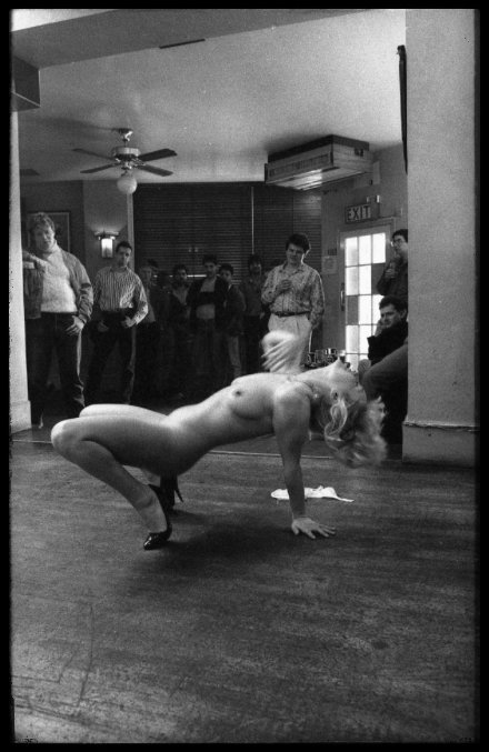 mrgracehughes's tweet photo. Some pictures from my #PhotoJournalism days (circa 87) @ #CameraPress press agency using #Kodak #TMax film rated at 3200.. "Strippers of Camden Town".. https://t.co/C3xgRKpLZc
