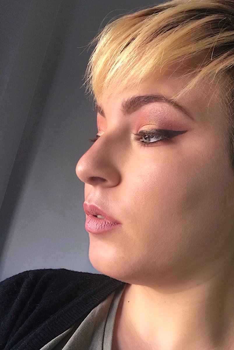 familishome's tweet photo. #highlighteraddict #makeupblogger #highlights #nablacosmetics#eyeliner #eyeshadow#colorete #palladio #revlon #revloncolorstay #instamakeup #spainmakeup #makeupspain @nablacosmetics @modelsownofficial @palladiobeauty_es @nyxcosmetics_es @revlon_es @maquillalia @maquillajebell https://t.co/NmASdkOBQd