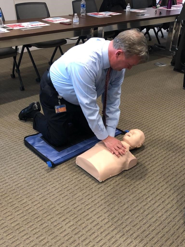 AmHeartOhio's tweet photo. Check out these moments from @Cleveleads learning Hands-Only CPR yesterday! Thank you to @Oswaldcompanies for hosting this life-saving event! #CPRSavesLives #CPROSwald https://t.co/p0mulbj3lS