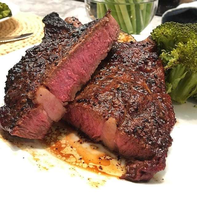 BBQlads's tweet photo. Delightfully done, cooked right ribeye! Yes? 😋 #yummo . .
🐮 . .
🐮 . .
📷 courtesy @grilladdict I tried putting q-nami on my ribeye last night. Came out perfectly @lanesbbq . .
🐮 . .
🐮 . .
#grilladdict #q-nami #qnami #lanesbbq #barbecue #barbecue #… https://t.co/35skPFVAJl https://t.co/QJUYJbncX4