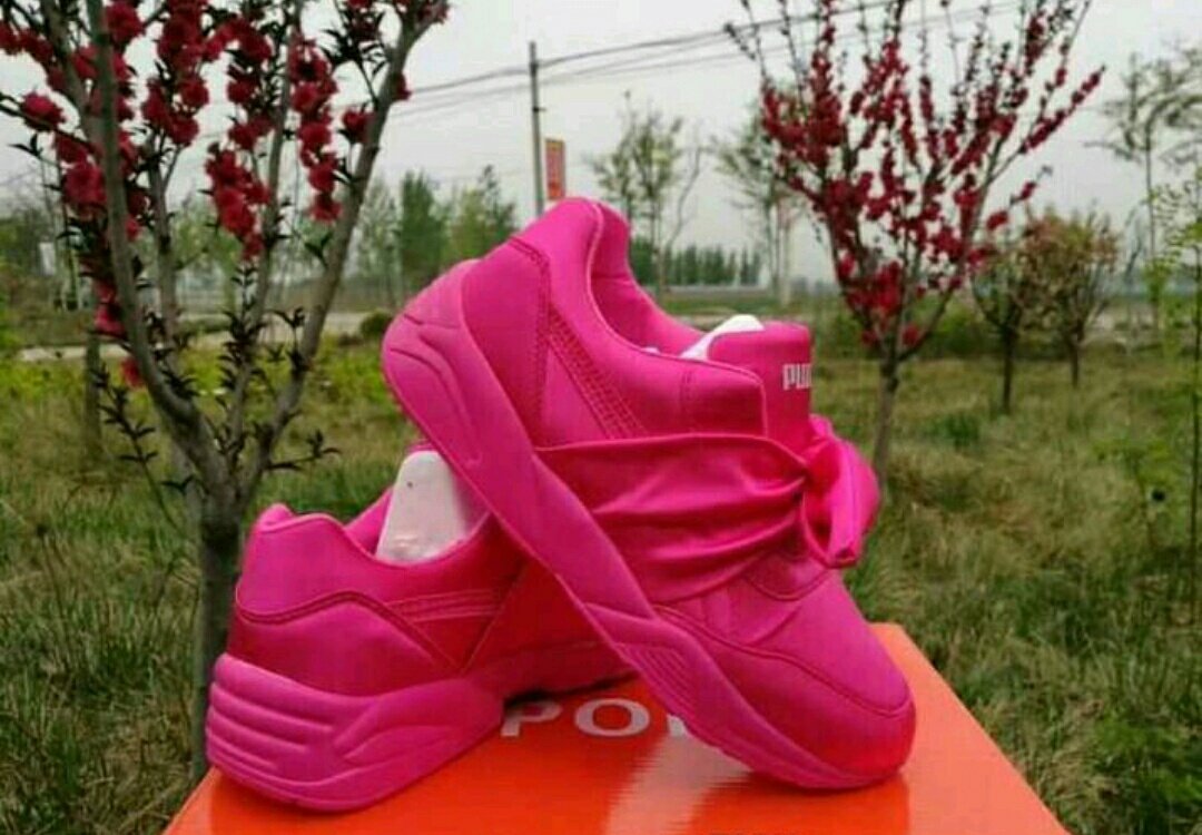 MarModass's tweet image. Puma rihanna. 
28€.
Tallas 36,37,38,39,40.
Envio entre 10 y 25 dias.
Pago por ingreso, transferencia bancaria, paypal o tarjeta. 
No hacemos contra reembolso.
Entrega de numero de seguimiento del pedido.
Pedido por mensaje privado, whatsapp 640710523,o email mar.modass@gmail.com