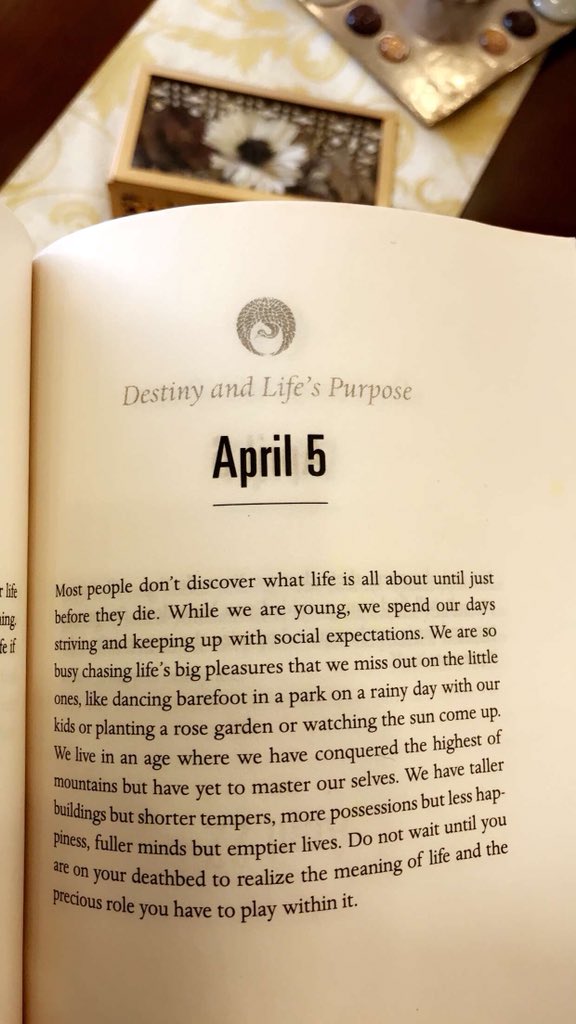 sakeenaalmanji's tweet photo. Do not wait until you are on your deathbed to realize the meaning of life and the precious role you have to play within it #5aprile #robin_sharma #daily_inspiration https://t.co/hE9F7eoUiz