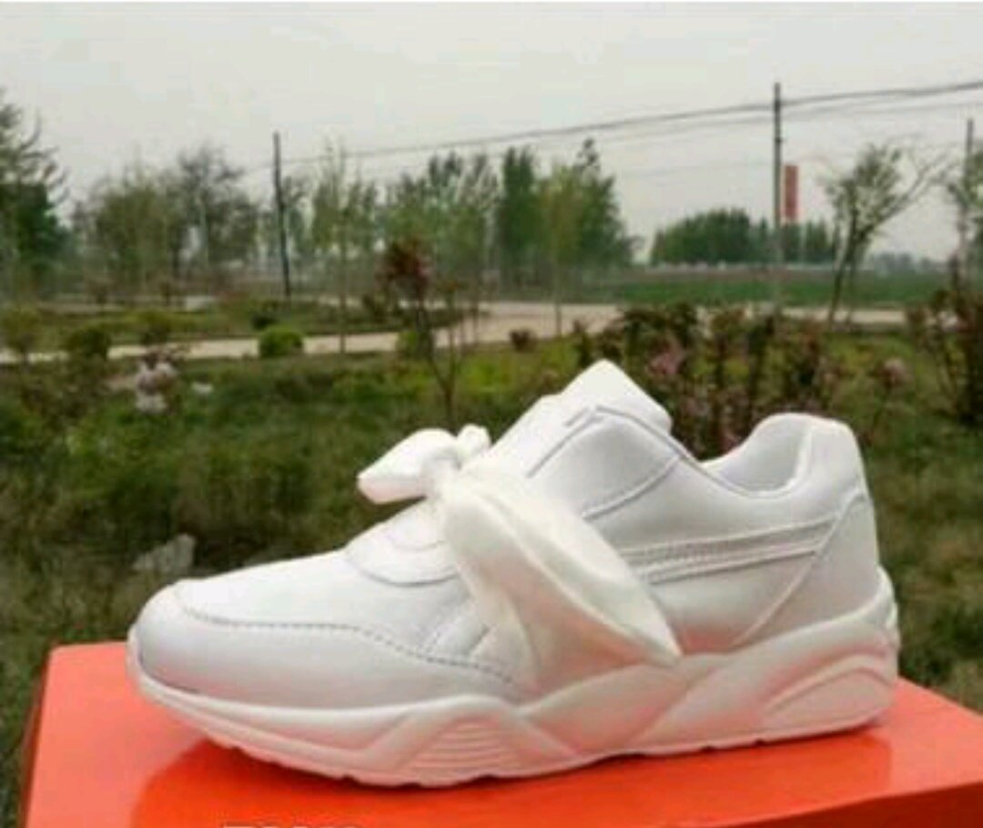 MarModass's tweet image. Puma rihanna. 
28€.
Tallas 36,37,38,39,40.
Envio entre 10 y 25 dias.
Pago por ingreso, transferencia bancaria, paypal o tarjeta. 
No hacemos contra reembolso.
Entrega de numero de seguimiento del pedido.
Pedido por mensaje privado, whatsapp 640710523,o email mar.modass@gmail.com