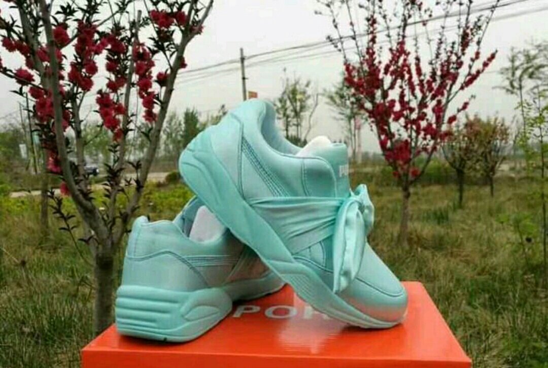 MarModass's tweet image. Puma rihanna. 
28€.
Tallas 36,37,38,39,40.
Envio entre 10 y 25 dias.
Pago por ingreso, transferencia bancaria, paypal o tarjeta. 
No hacemos contra reembolso.
Entrega de numero de seguimiento del pedido.
Pedido por mensaje privado, whatsapp 640710523,o email mar.modass@gmail.com