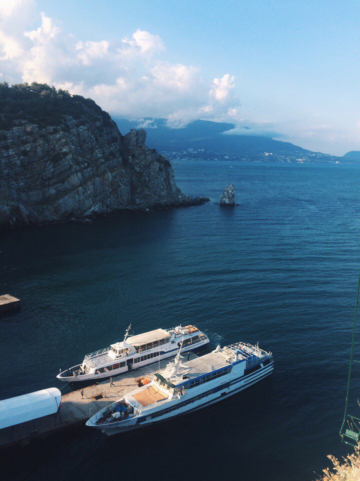 elewan31's tweet photo. Good morning from Crimea!
#DoYouKnow that Crimea has become the the film set for the Russian hits which become classic?
#crimea #sevastopol #simferopol #yalta #alushta #kerch #russia #russianfederation #blacksea #azovsea #sea #cinema https://t.co/goSIgjZIfA
