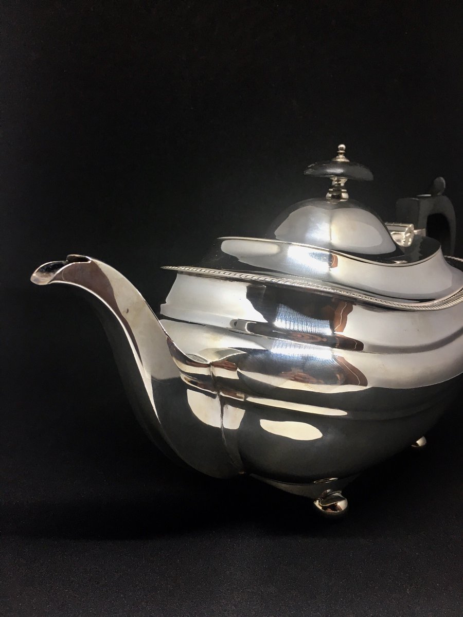 BcnVintage17's tweet photo. Tetera, azucarera y lechera en plata #vintage #silver #teapot #retro #deco #epa1 https://t.co/QFQWGbpOIo