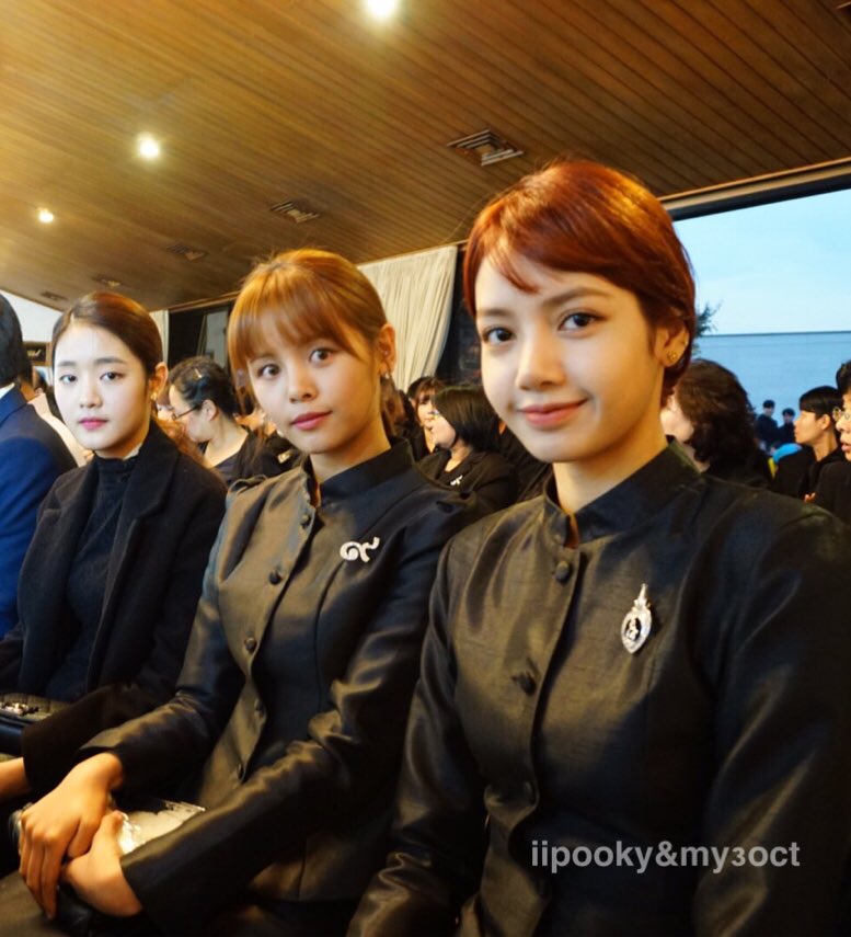 minniearchives's tweet photo. ➷ minnie + #미니 with sorn &amp; lisa ♡
171026 ; ©to the owner https://t.co/4qrSux1Pb4