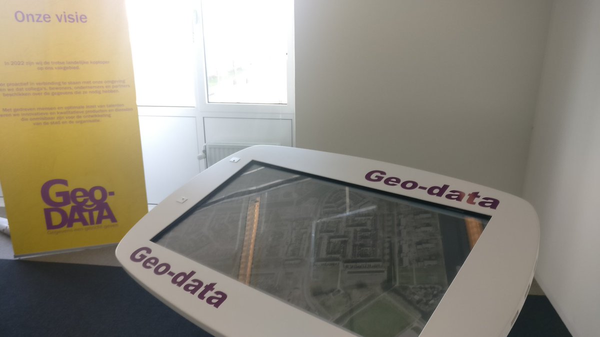 Emilo80's tweet photo. Onze #maptable is dan eindelijk voorzien met stickers! Klaar voor de volgende bewonersavond of projectbijeenkomst! #036geo #geocommunicatie #geoparticipatie https://t.co/qpkUOXqtuu