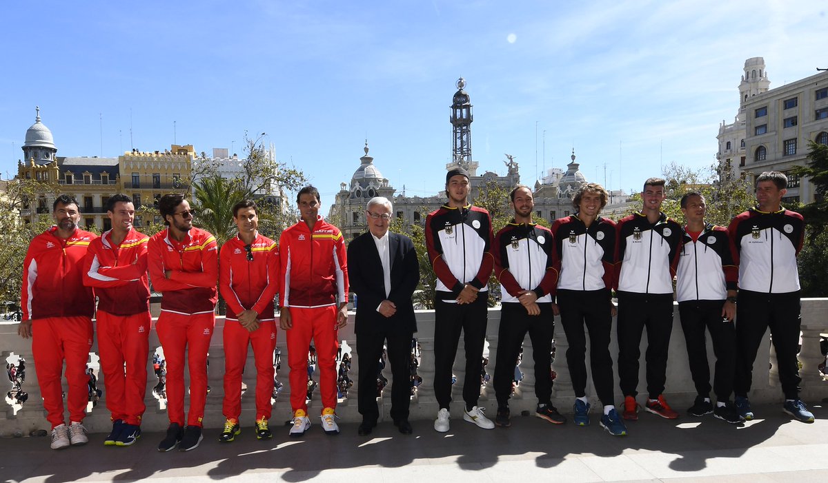 joanribo's tweet photo. Hoy he recibido en el @AjuntamentVLC a @RafaelNadal @DavidFerrer87 @marclopeztarres @feliciano_lopez #SergiBruguera y al resto del equipo español que se batirá en la #CopaDavis2018 contra Alemania 🎾🎾🎾 Molta sort i benvinguts a #València! #EspAle https://t.co/rRncnNkV3r