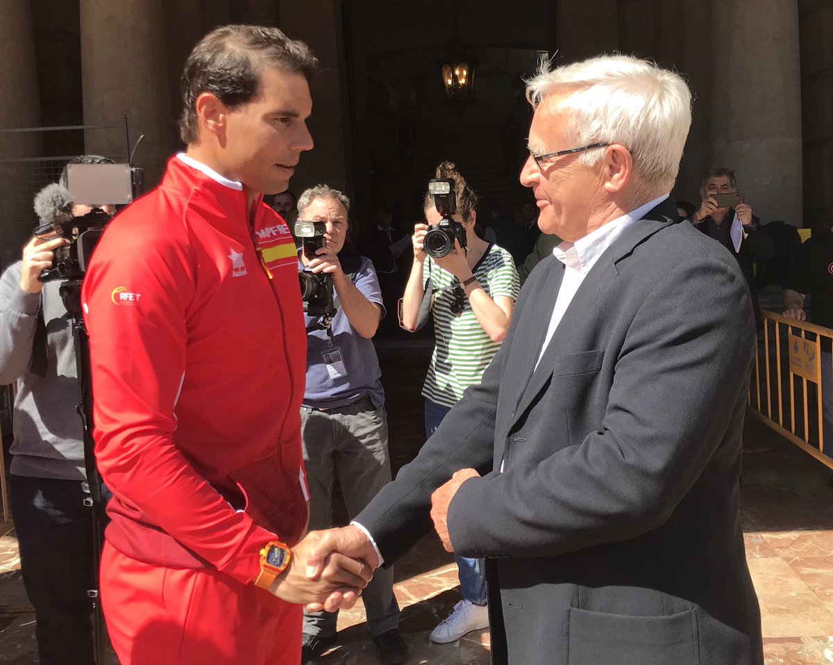 joanribo's tweet photo. Hoy he recibido en el @AjuntamentVLC a @RafaelNadal @DavidFerrer87 @marclopeztarres @feliciano_lopez #SergiBruguera y al resto del equipo español que se batirá en la #CopaDavis2018 contra Alemania 🎾🎾🎾 Molta sort i benvinguts a #València! #EspAle https://t.co/rRncnNkV3r