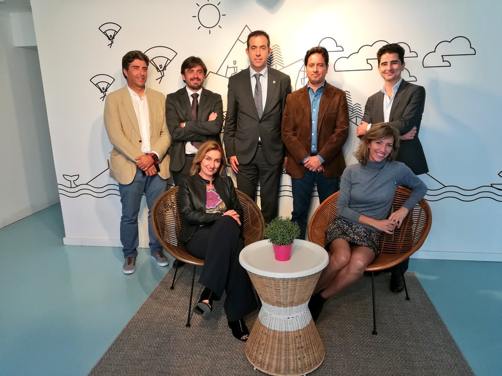 Ashotel's tweet photo. El equipo de @nosolocamas, liderado por #Ashotel, es el cerebro del reposicionamiento del @RouteActive, que lo ha convertido en un negocio hotelero especializado en turismo activo, amantes de la naturaleza y deportes al aire libre https://t.co/4Us4uARErP