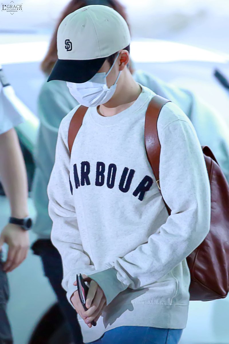 KyungsooBR's tweet photo. [#HQ 05/04/18] Aeroporto de Incheon - D.O. | cr. lgrace0510
🔗 https://t.co/QbK1FsJglo
🔗 https://t.co/8EDNSNYkIb

#PremiosMTVMIAW #MTVBRKPOPEXO #EXO @weareoneEXO https://t.co/L9XeAEphhU