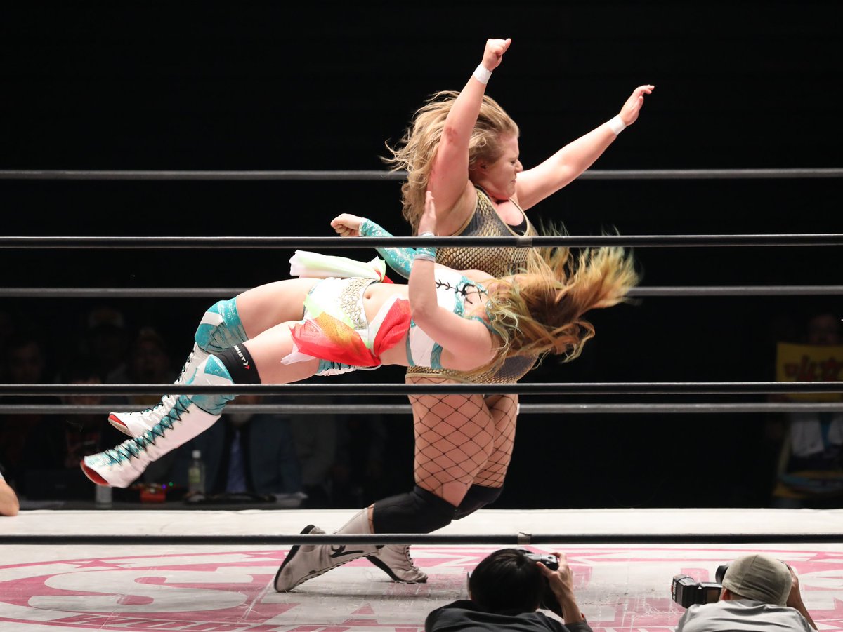KurogoMinamoto's tweet photo. #スターダム
#ジャン叫
4.1 名古屋国際会議場イベントホール
SWA世界選手権試合
#Viperv バイパーvs #ジャングル叫女
ラリアットの打ち合いを制し、さらに攻め込む瞬間カウンターのラリアット💥
ウエスタンラリアット⁉
一撃で流れが… https://t.co/svRuFuPTdE