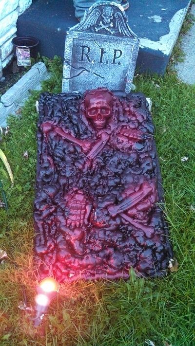 MotorCityHaunt's tweet photo. Less than 2 weeks until our April meeting. There are some spots still open for the Skull Mound The Make n Take. The cost for the build is approximately $20. It will be on a 2 x 2 board and will consist of skulls. https://t.co/huVdTLN3pm